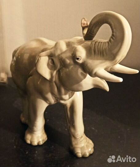 Слон фарфоровый лфз