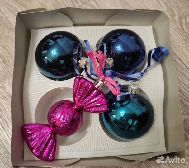 Елка искусственная с украшениями