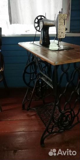 Старинная швейная машина П.Г.М.З. «госшвеймашина»