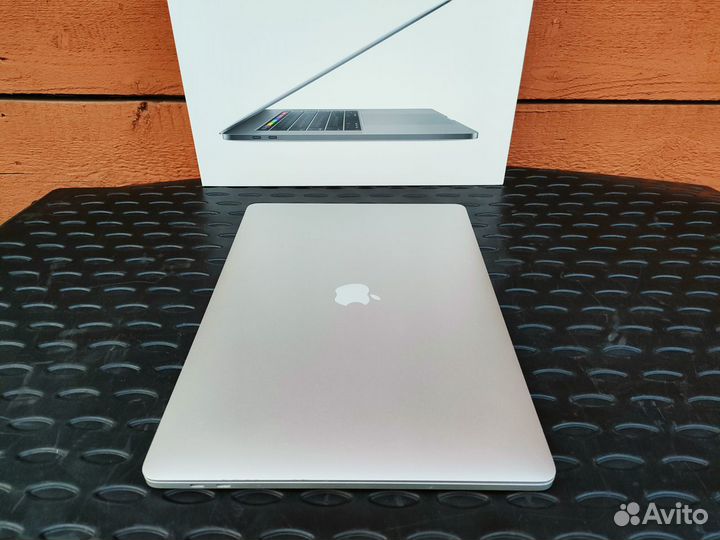 Macbook Pro 15 (2019) i9-16-512 Гб, 99 циклов