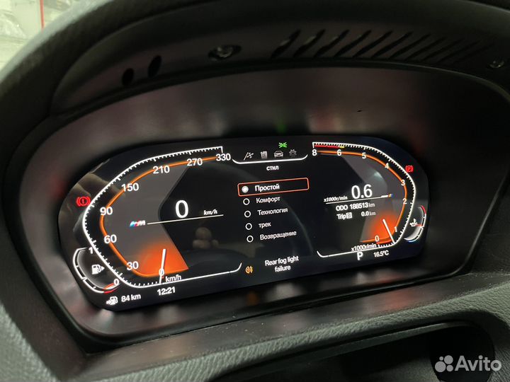 Приборная панель LCD на модели BMW