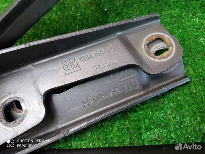 Петля капота Opel Insignia (2008-2015)