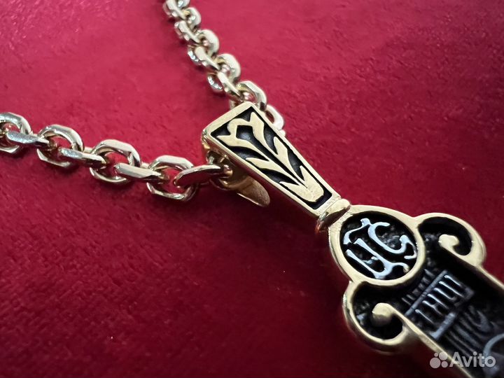 Крест и цепь