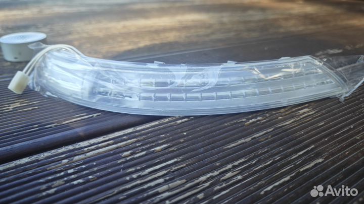 Повторитель поворота в зеркало touareg gp левый