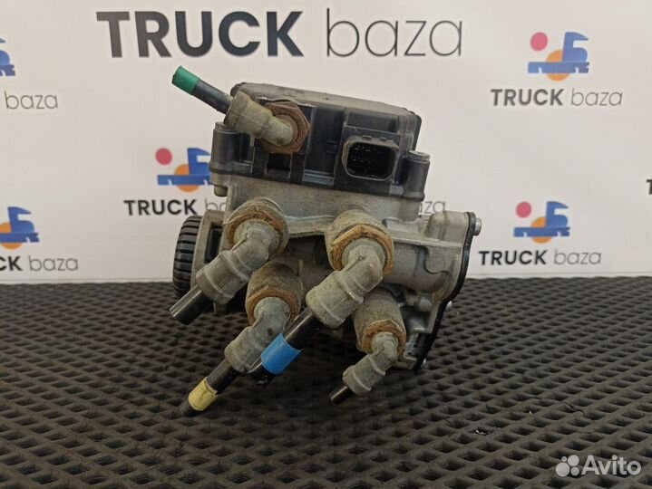 4802040320 Кран управления тормозами прицепа