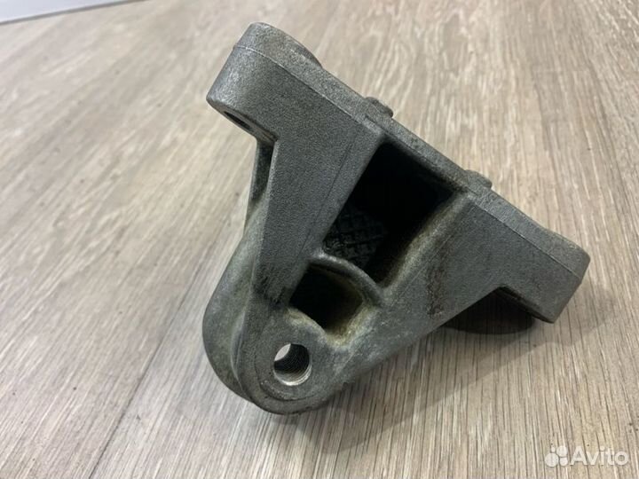 Кронштейн Renault Laguna X74 2.0 F4R713 2004