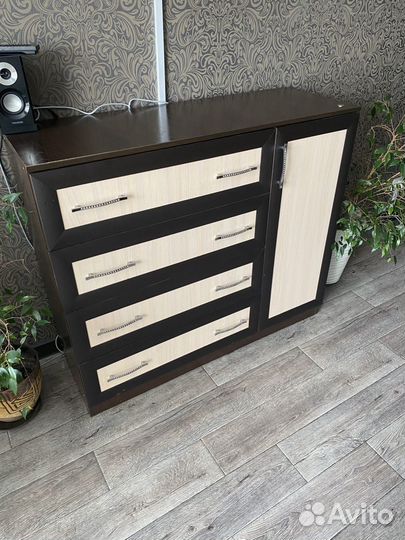 Кровать, комод, тумба и основание