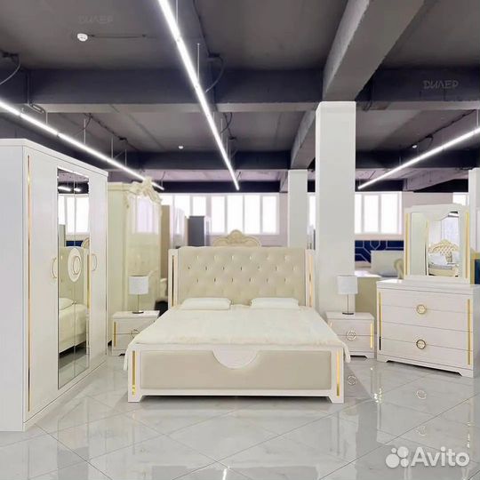 Спальный гарнитур Бодрум белый с 4-х дв. шкафом