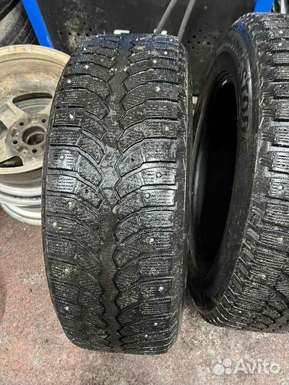 Bridgestone Blizzak Spike-01 225/65 R17