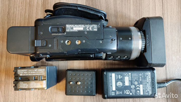 Видеокамеры Sony HVR-A1E, DCR-TRV60E