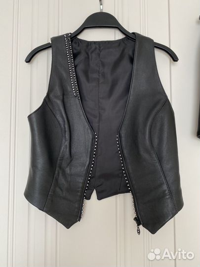 Костюм с шортами из натуральной кожи