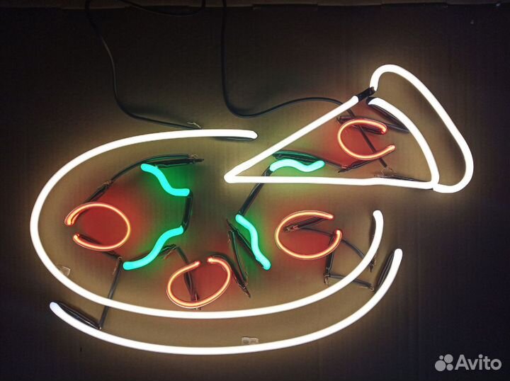 Неоновая вывеска из газосветных трубок