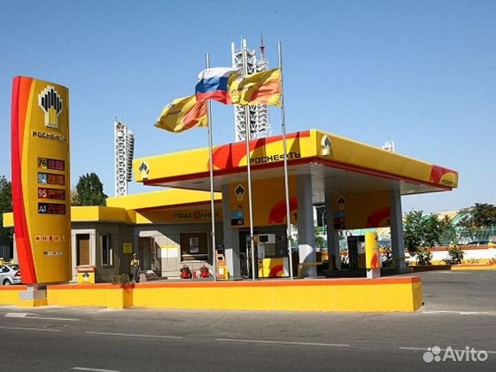 Заправщик автомобилей на АЗС Роснефть