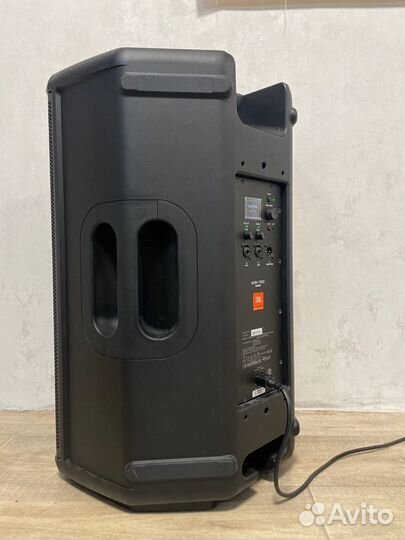 Акустические колонка JBL EON715