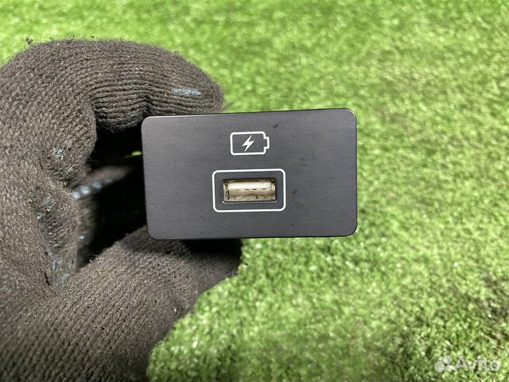 Блок USB-AUX Genesis G70 c 2017