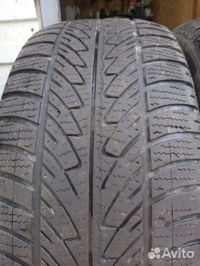 Goodyear UltraGrip 8 Performance 235/55 R17