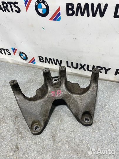 Несущий кронштейн кпп Bmw 7 F01 N63B44