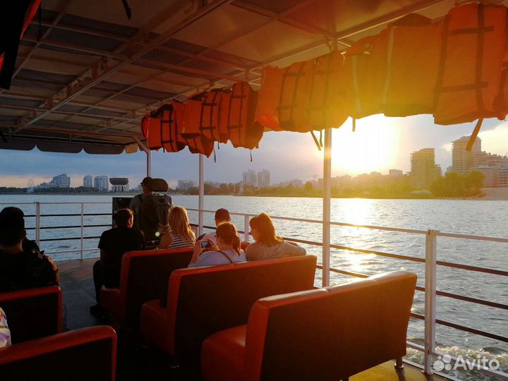 Экскурсия на речном трамвайчике, аренда катера
