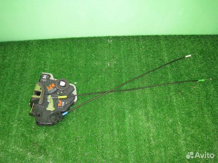 Замок двери передней левой Toyota Avensis T25 2003