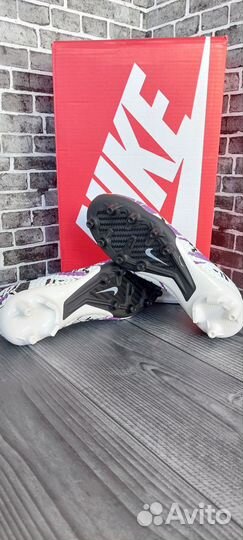 Футбольные бутсы Nike Phantom
