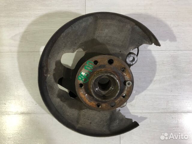 Поворотный кулак передний правый cadillac BLS 1.9