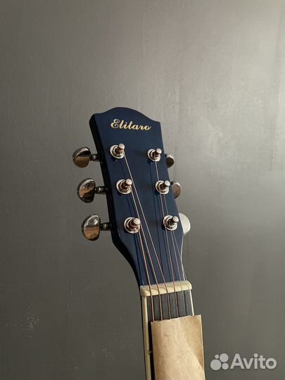 Синяя акустическая гитара Elitaro