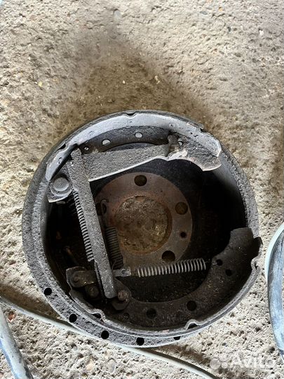 Комплект задних тормозов skoda fabia 2+ручник