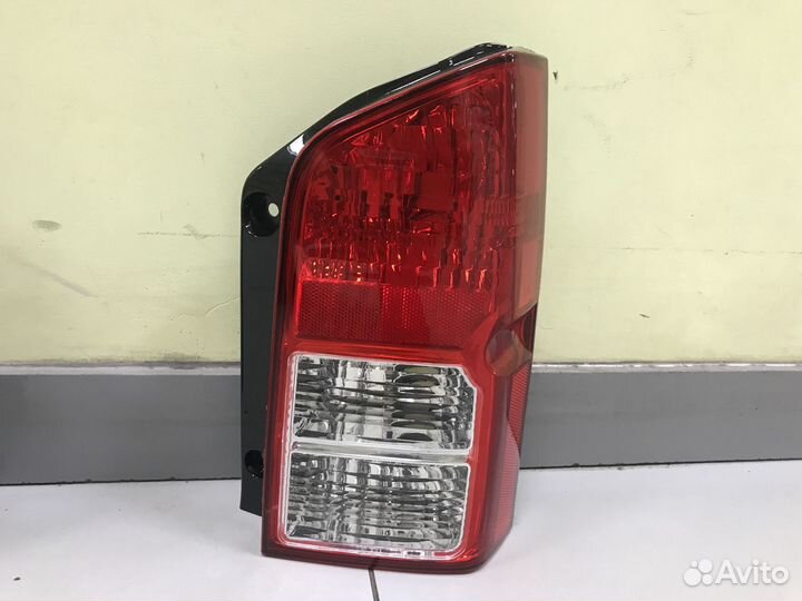 Фонарь задний Nissan Pathfinder R51 2004-2014