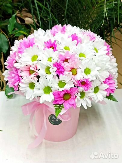 Букет в коробке из ромашек ко дню матери