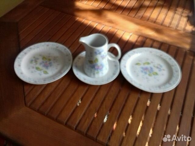 Сливочник с блюдцами