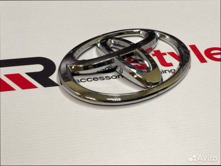 Эмблема Toyota Land Cruiser 200 U235