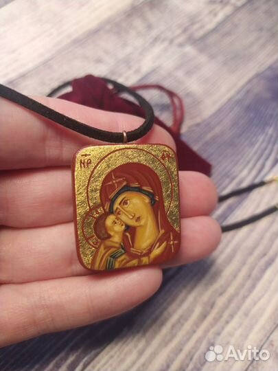 Нательная икона Богородица