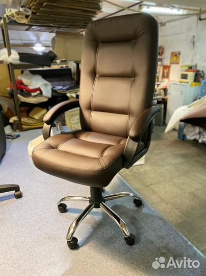 Офисное кресло