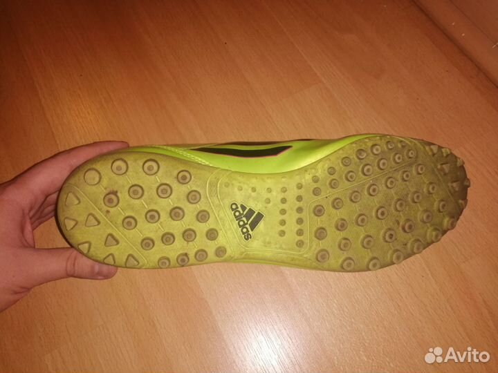 Футбольные бутсы