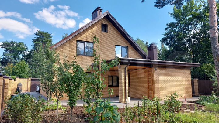 Коттедж 261,8 м² на участке 6,9 сот.