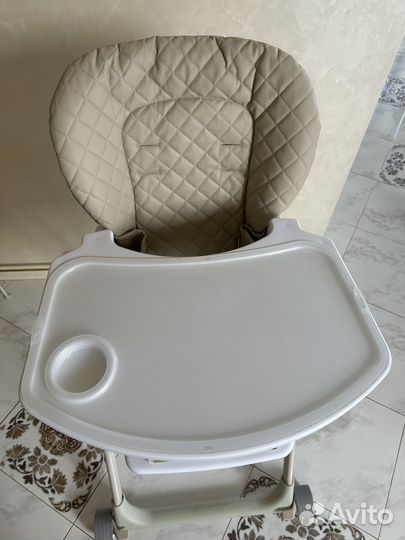 Стульчик для кормления Happy Baby William V2 Beige