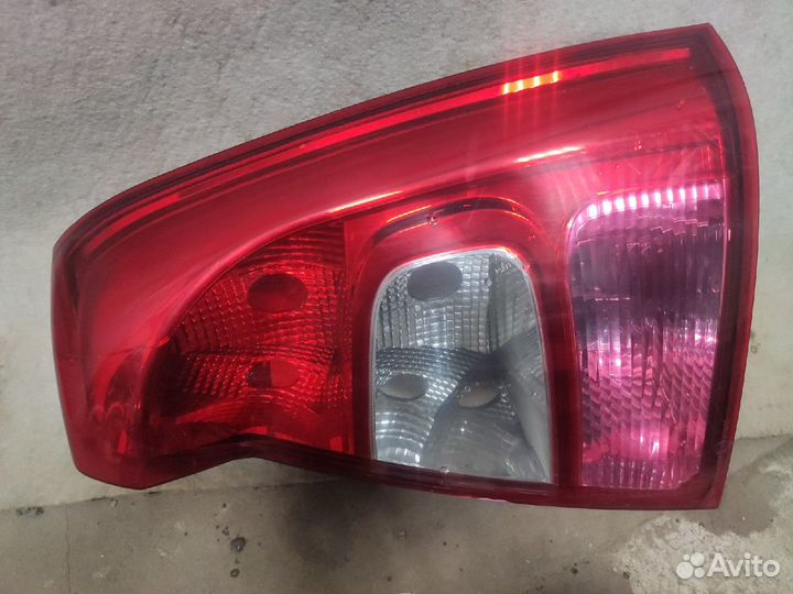 Фонарь правый Renault Logan фаза 2