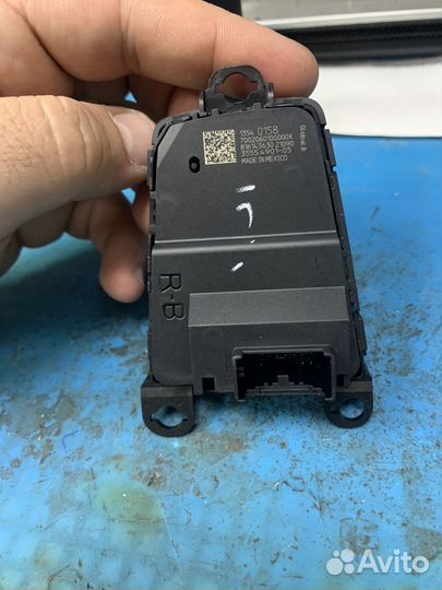 Блок кнопок руля Chevrolet Tahoe 13540158