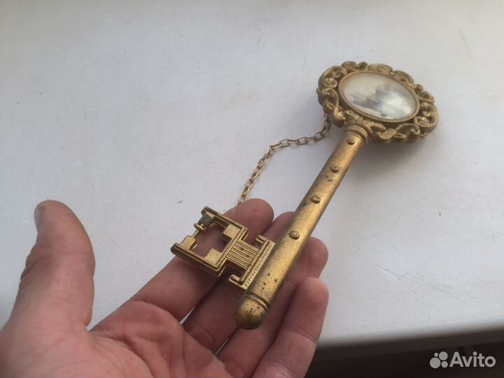 Сувенирный ключик Крым