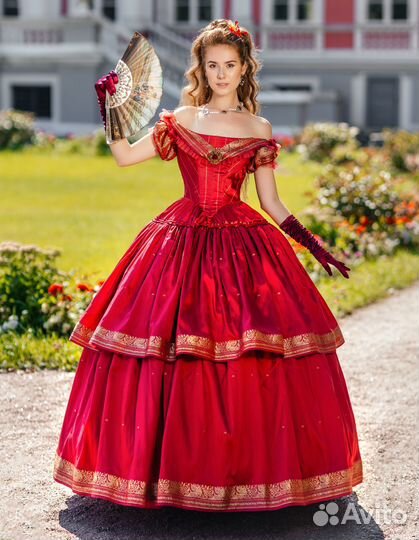 Красное и чёрное бальное историческое платье прока