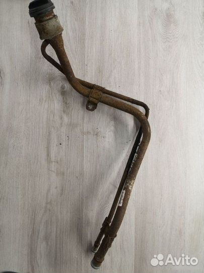 Заливная горловина бензобака Ford Fusion