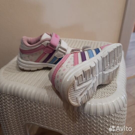 Кроссовки для девочки