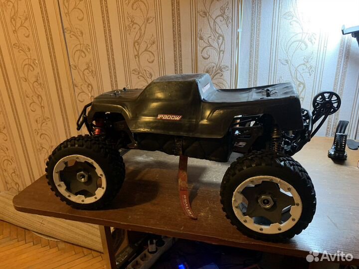 Радиоуправляемая модель 1 8