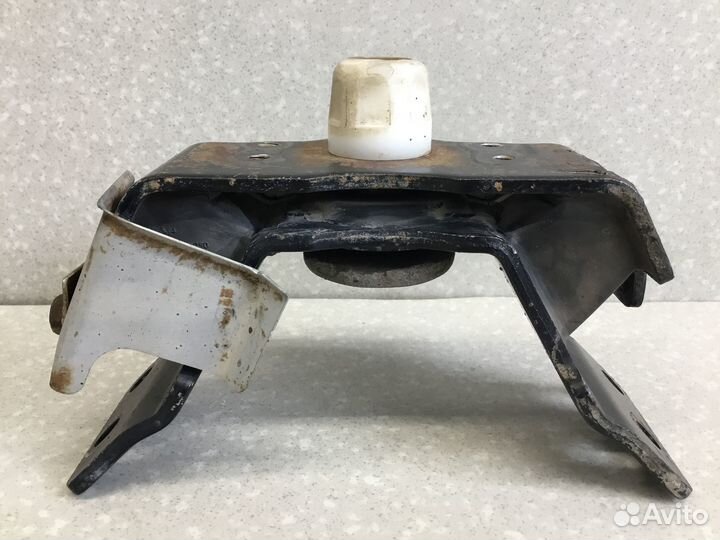 Опора двигателя задняя Toyota Land Cruiser (120)