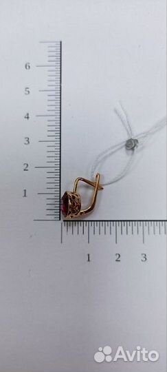 Золотые серьги с камнем