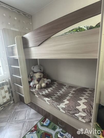 Двухъярусная кровать