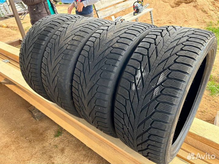 Nokian Tyres Hakkapeliitta R2 SUV 275/40 R21