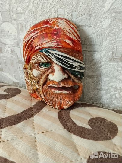 Маска настенная