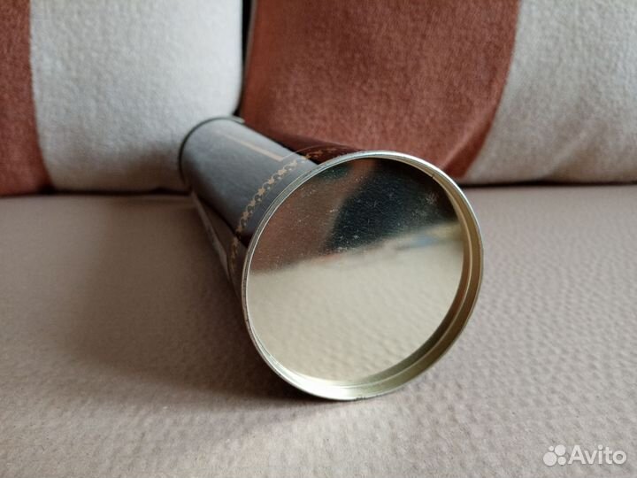 Коробка тубус жестяной от коньяка чёрный аист