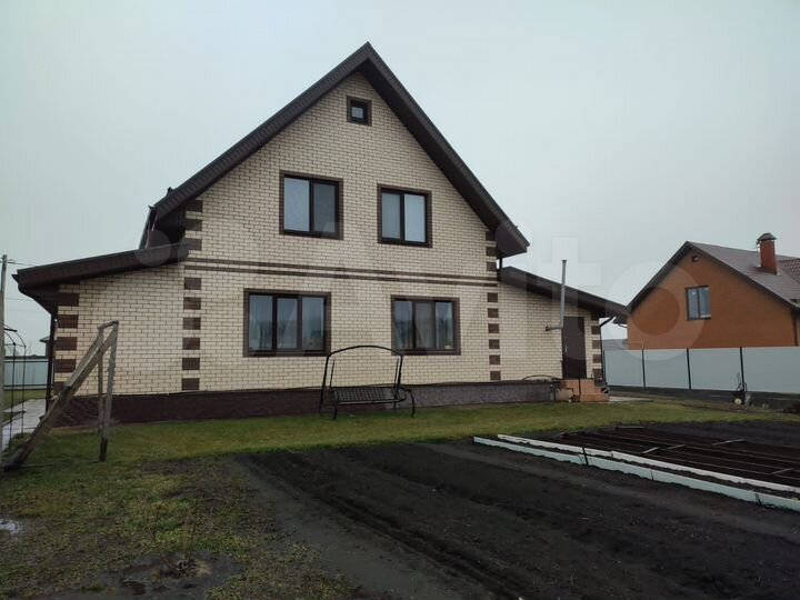 Коттедж 177 м² на участке 15 сот.